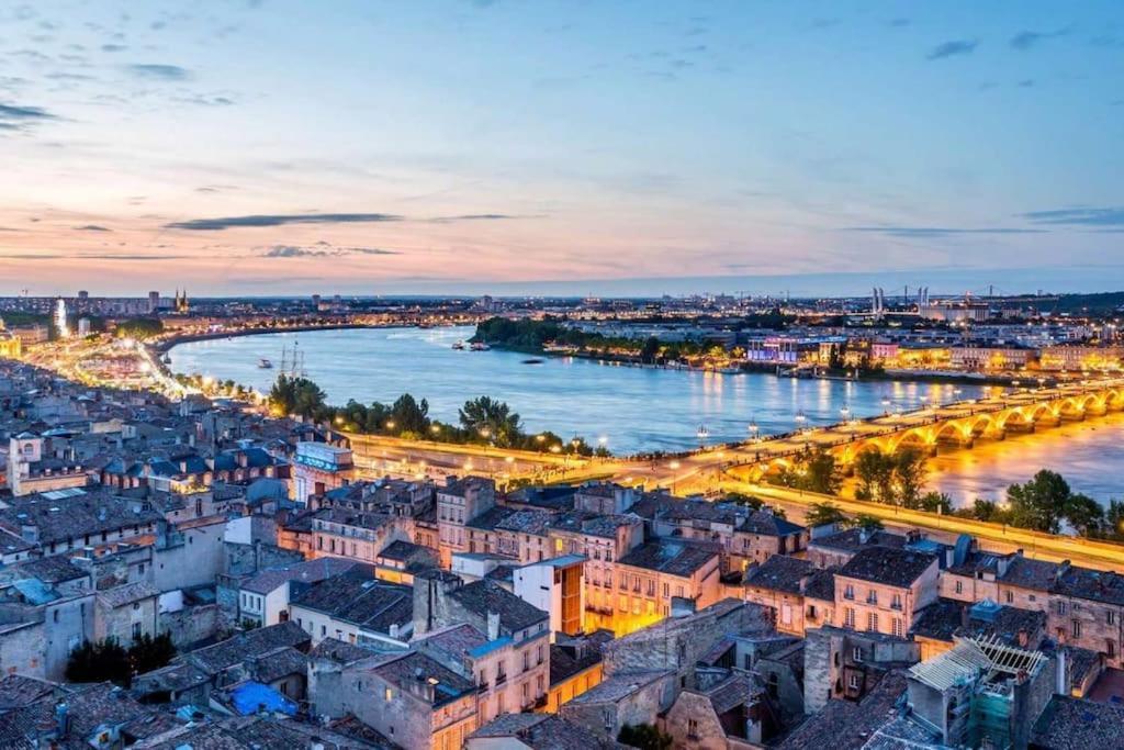 Charming Apartment In The Chartrons District Бордо Екстериор снимка